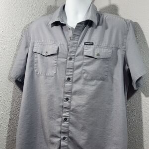 Wrangler Men’s Short Sleeve Button-Up Shirt in Gray